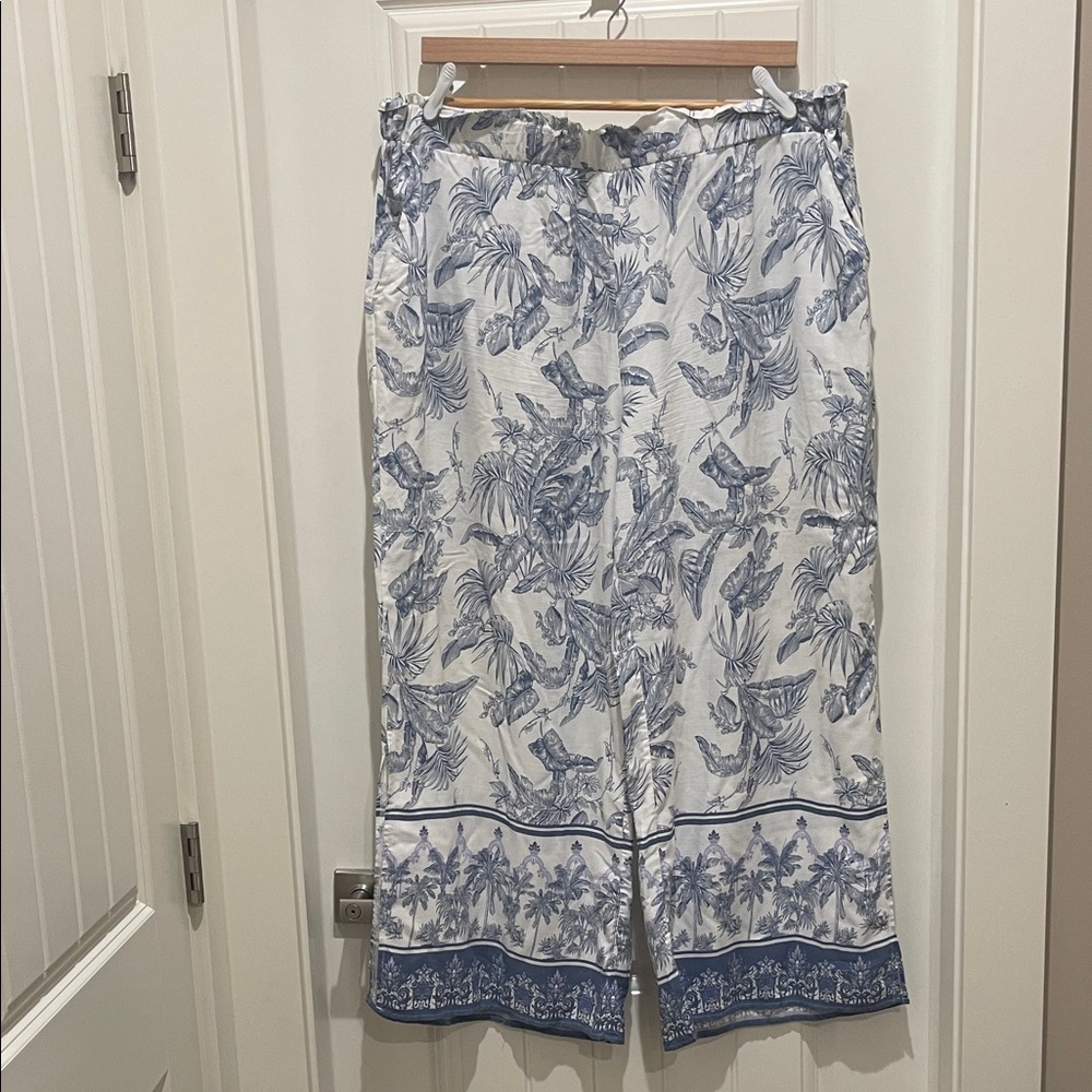 Tribal Tropical Blue and White Floral Print crops XXL